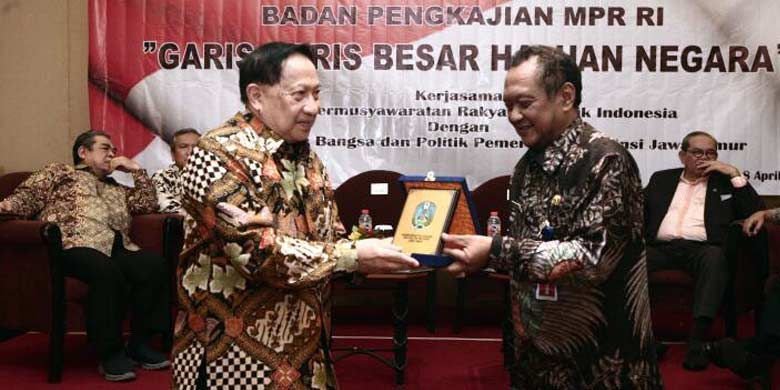 EE Mangindaan dan GBHN
