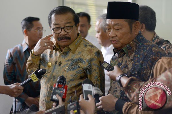 Pak De Gubernur Jatim 01