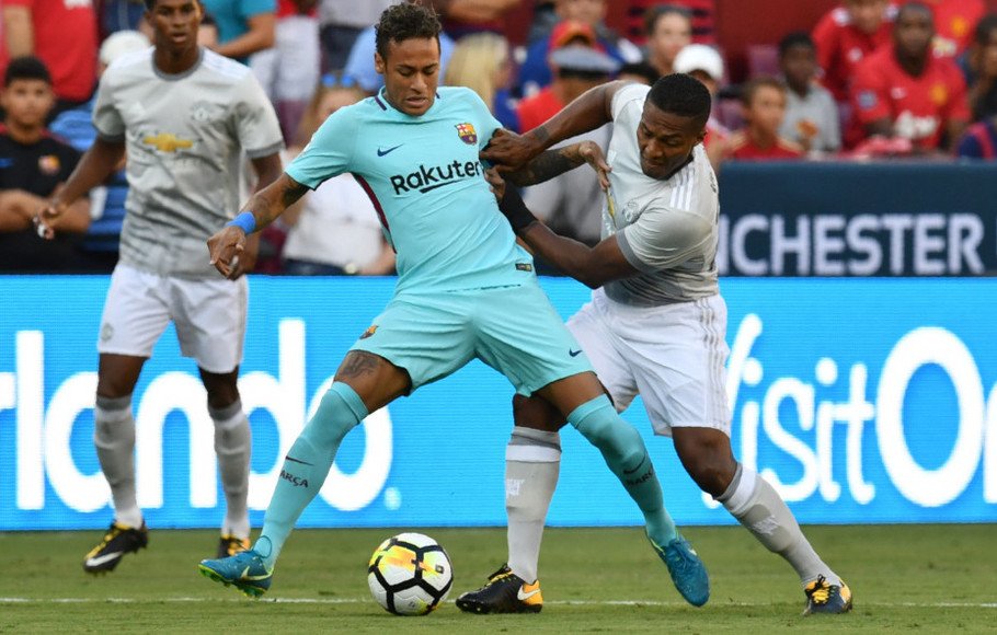 Barca Tundukkan MU