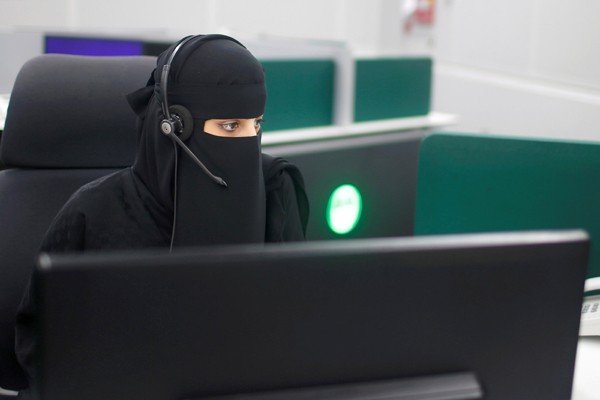 20170927antarafoto-all-female-call-centre-saudiarabia-300817