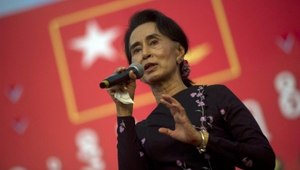 Aung San Suu Kyi BENDERAfoto