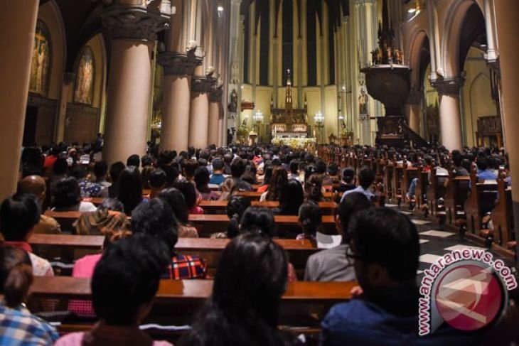 20170417antarafoto-misa-minggu-paskah-160417-hma-1