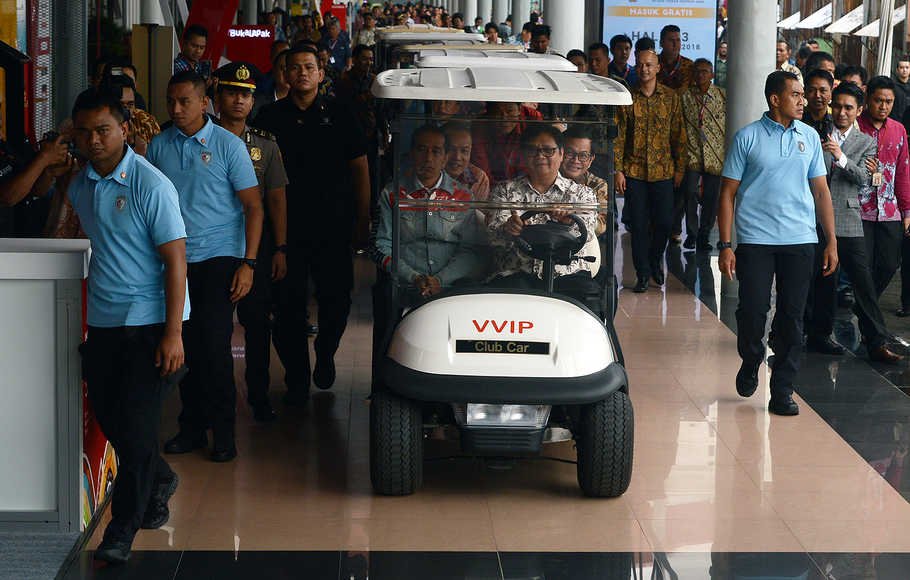 Jokowi dan Airlangga Hartarto 01