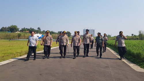 Meikarta Ditinjau Pejabat 01