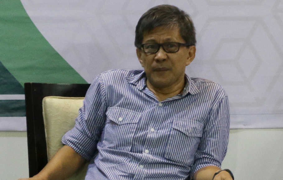 Mantan dosen filsafat Universitas Indonesia Rocky Gerung (tengah) bersama Juru Bicara Badan Pemenangan Nasional (BPN) Prabowo Subianto-Sandiaga Uno, Dahnil Anzar Simanjuntak (kanan) mengikuti diskusi yang dimoderatori oleh Rosiana Silalahi (kiri) saat pelu