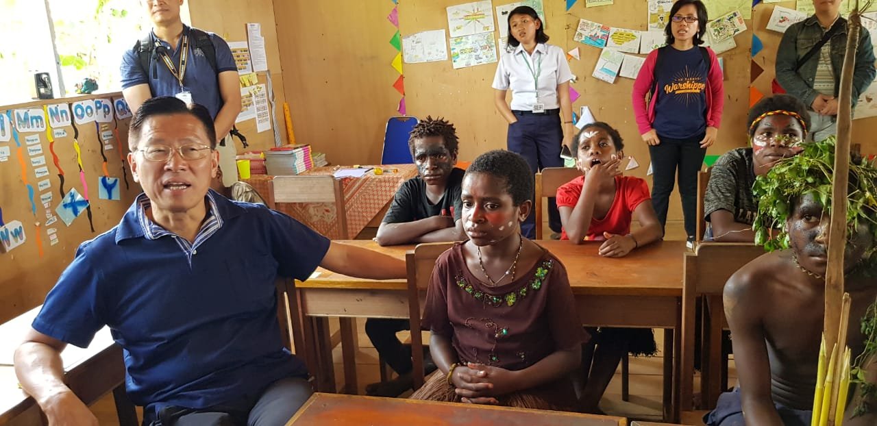 James Riady dan Murid Sekolah Orang Papua