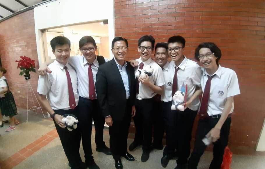 James Riady dan Siswa SPH