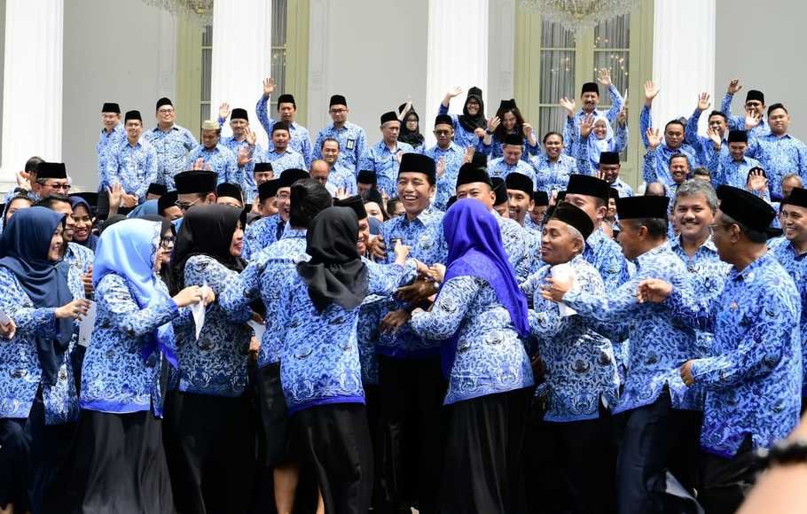 Jokowi dan ASN 01