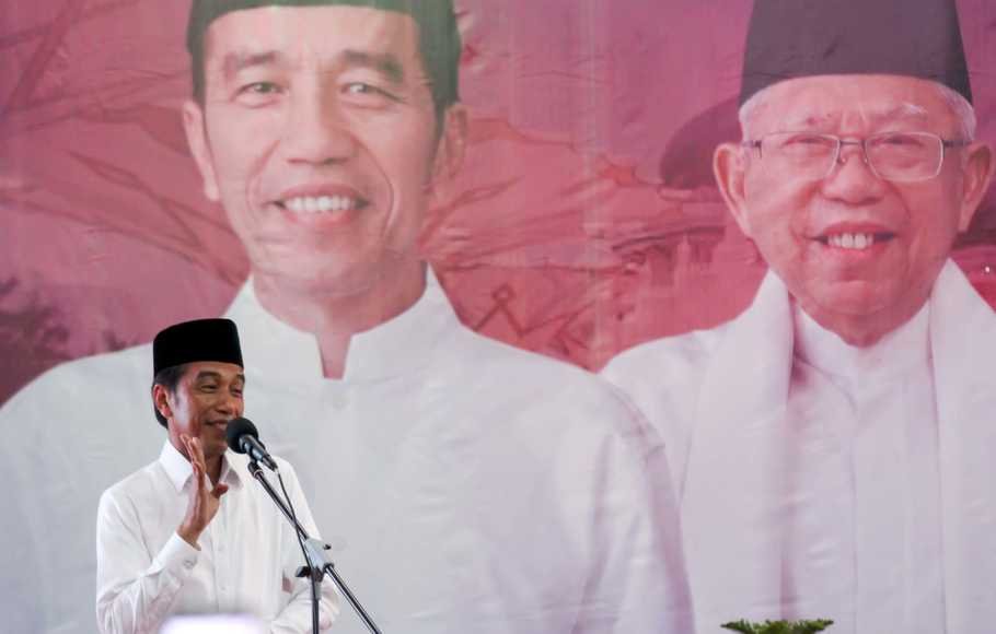 Calon Presiden petahana nomor urut 01 Joko Widodo berpidato saat kampanye terbuka di Lhokseumawe, Aceh, Selasa (26/3/2019).