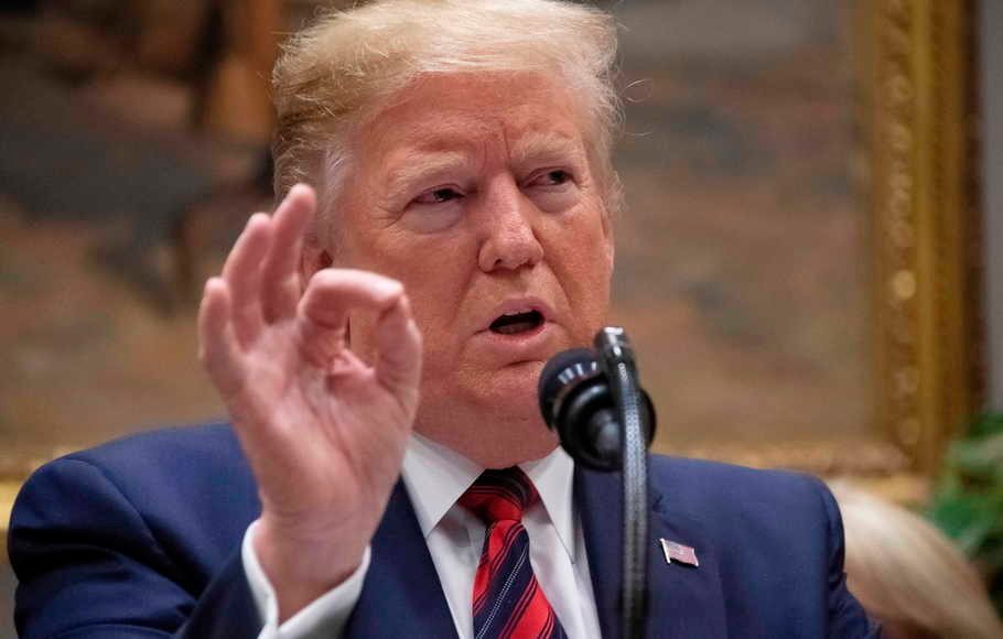 Trump warns China not to retaliate against US trade tariffs