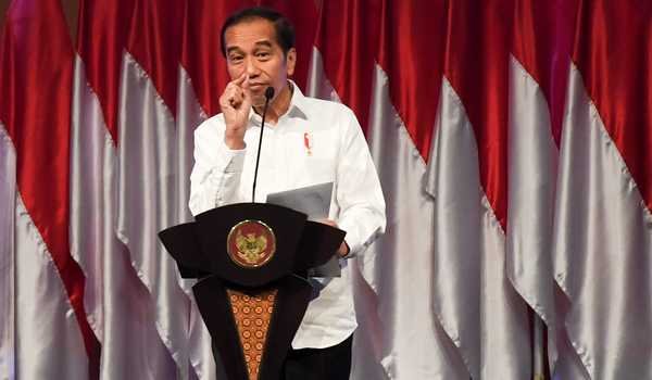 Presiden Joko Widodo memberikan pengarahan pada Rapat Koordinasi Nasional Penanggulangan Bencana Tahun 2020 di Sentul Internantional Convention Center, Sentul, Bogor, Jawa Barat (4/2/2020).