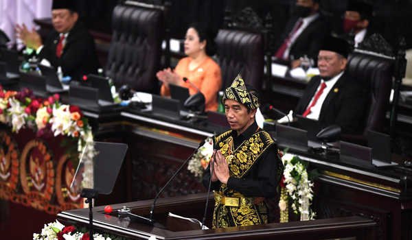 Presiden Joko Widodo menyampaikan pidato dalam rangka penyampaian laporan kinerja lembaga-lembaga negara dan pidato dalam rangka HUT ke-75 Kemerdekaan RI pada sidang tahunan MPR dan Sidang Bersama DPR-DPD di Komplek Parlemen, Senayan, Jakarta