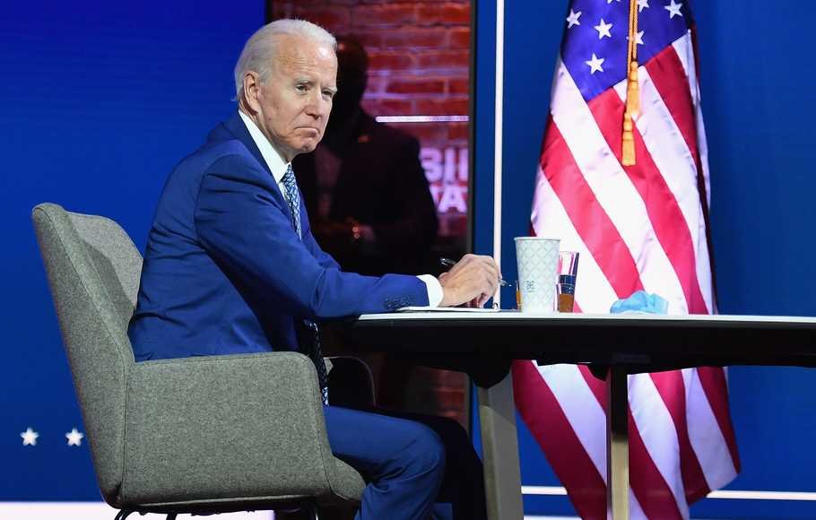 TOPSHOT-US-VOTE-BIDEN