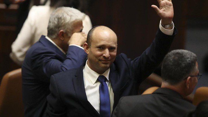pm-israel-naftali-bennett-apariel-schalit-3_169
