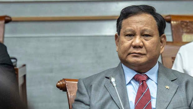 Menteri Pertahanan Prabowo Subianto mengikuti rapat kerja dengan Komisi I DPR di Kompleks Parlemen, Senayan, Jakarta, Kamis (27/1/2022).
