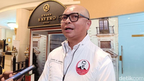 ketua-umum-relawan-arus-bawah-jokowi-ajb-michael-umbas-rizky-adhadetikcom_169