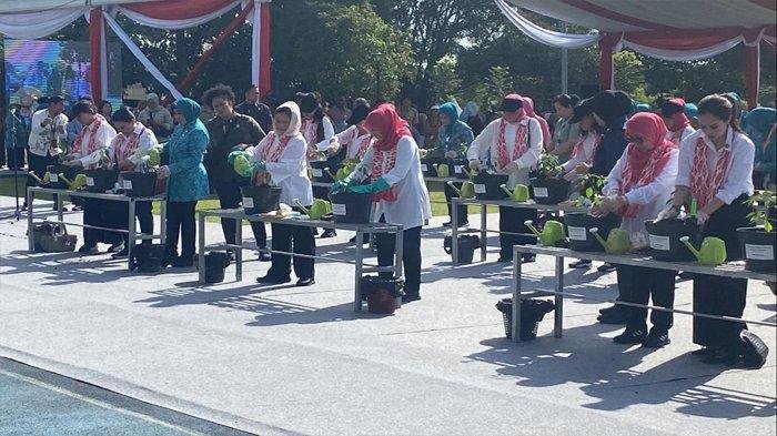 Iriana-Jokowi-di-Cibinong-Bogor