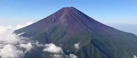 Penampakan Gunung Fuji yang kehilangan lapisan saljunya. (Foto:Ist/Times Now)