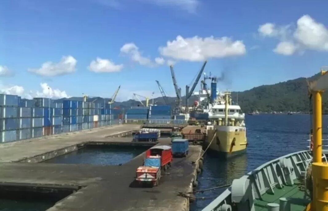 Pelabuhan Bitung.
