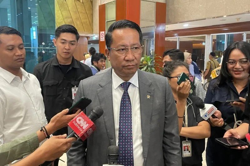 Menteri Hukum Supratman Andi Agtas di gedung DPR RI, Senin (18/11/2024). ANTARA/Walda Marison.