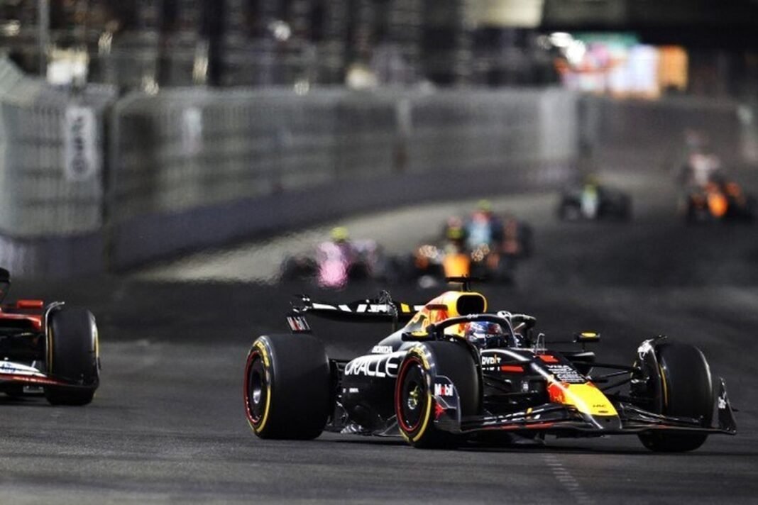 Pembalap Belanda, Max Verstappen saat balapan di La Vegas.