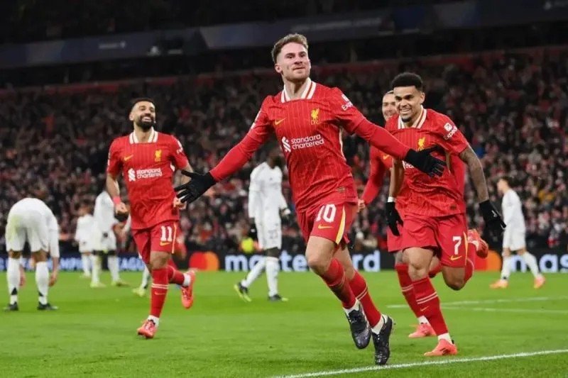 Selebrasi Alexis Mac Allister (tengah) setelah mencetak gol pembuka untuk Liverpool dalam pertandingan Liga Champions 2024/25 lawan Real Madrid di Stadion Anfield pada Kamis (28/11/2024). Antara/Liverpool