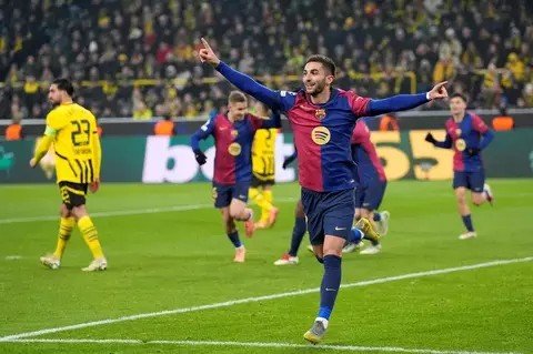 Pemain Barcelona Ferran Torres merayakan gol kedua timnya pada pertandingan Liga Champions melawan Borussia Dortmund di Signal Iduna Park di Dortmund, Jerman, Rabu 11 Desember 2024. (AP/Martin Meissner)